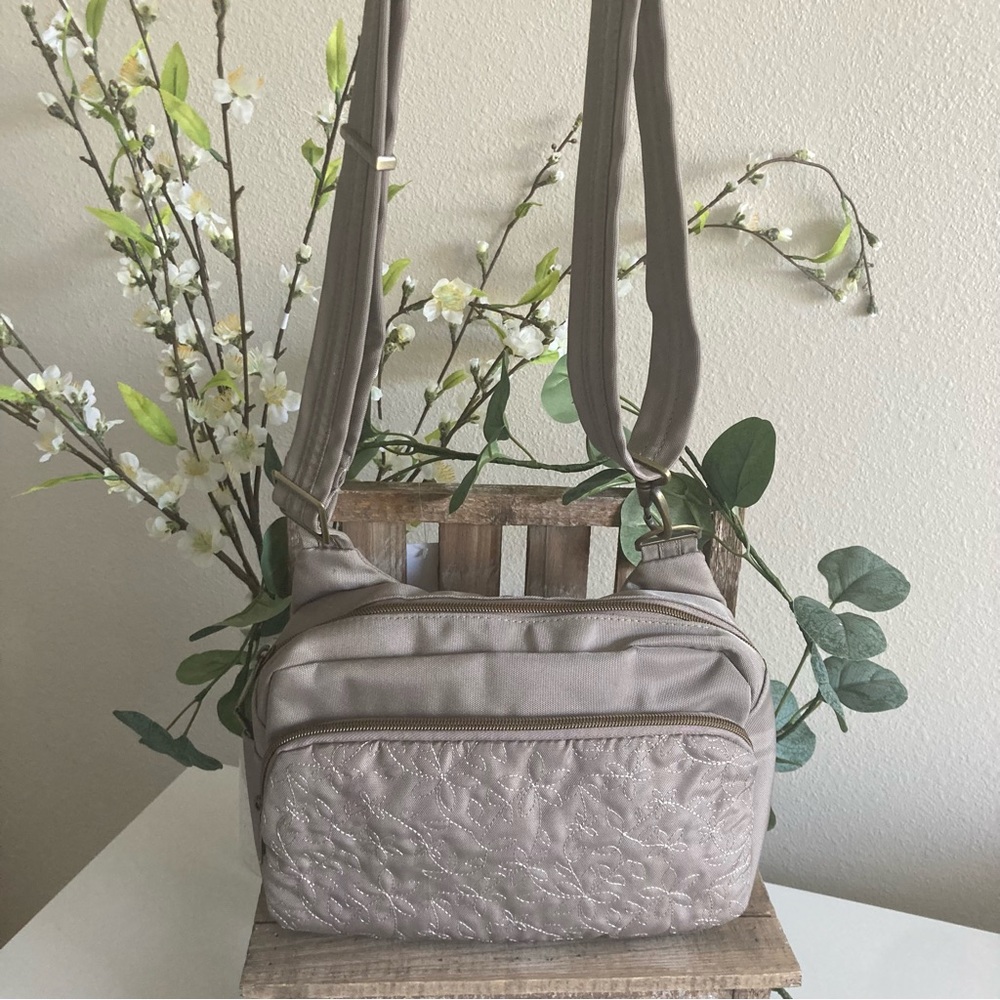 MAGELLAN’S RFID EMBROIDERED CROSSBODY BAG - Picture 3 of 15